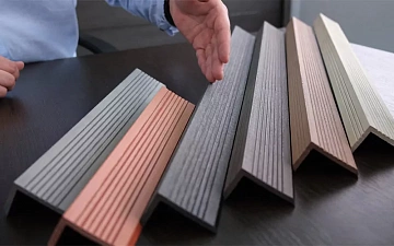 Посмотрите видеообзор уголка из ДПК. Расскажем о размерах, назначении и цветах.